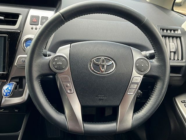TOYOTA PRIUS ALPHA 2017 Image 31