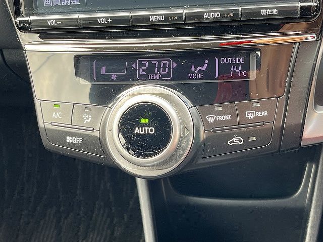 TOYOTA PRIUS ALPHA 2017 Image 31