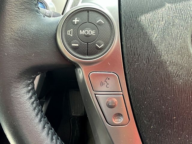 TOYOTA PRIUS ALPHA 2017 Image 31