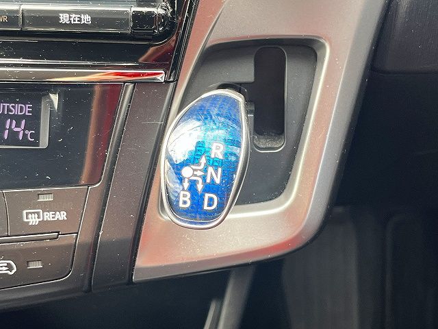 TOYOTA PRIUS ALPHA 2017 Image 31