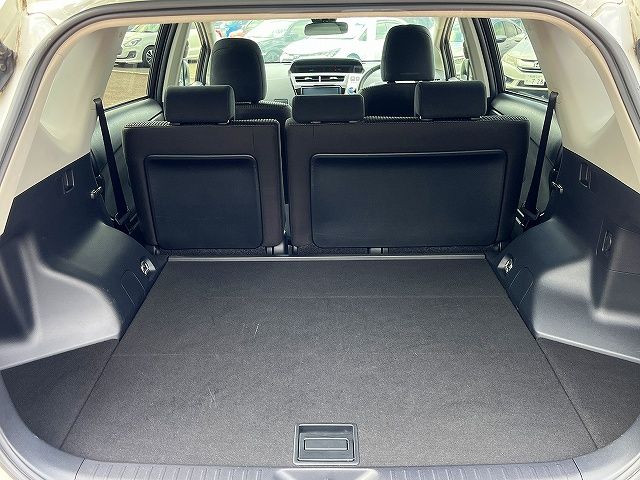 TOYOTA PRIUS ALPHA 2017 Image 31