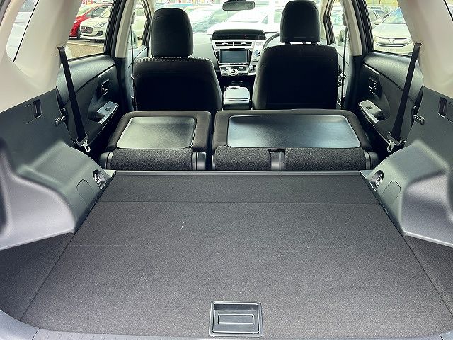 TOYOTA PRIUS ALPHA 2017 Image 31