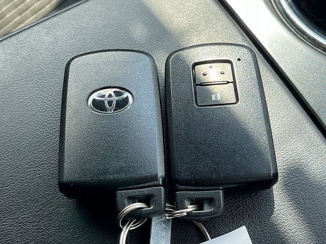 TOYOTA PRIUS ALPHA 2017 Image 31