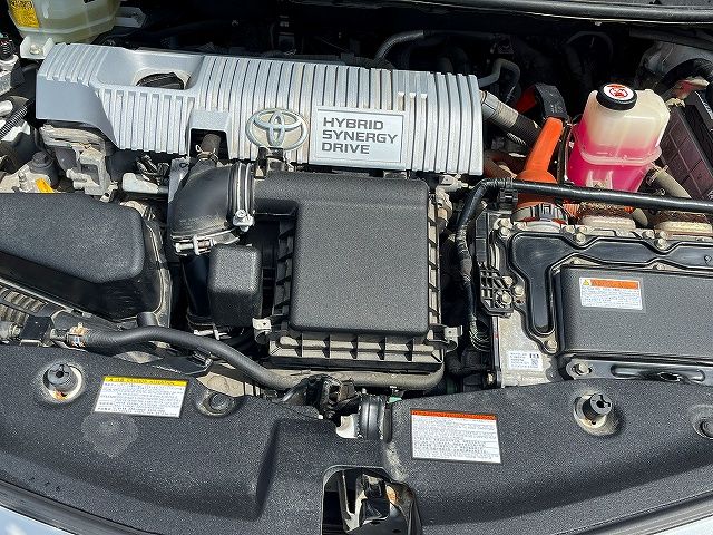 TOYOTA PRIUS ALPHA 2017 Image 31