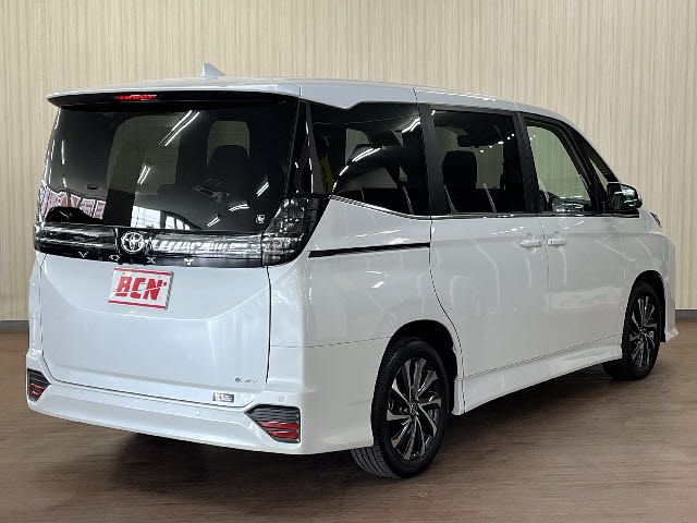 TOYOTA VOXY HYBRID 2026 Image 31