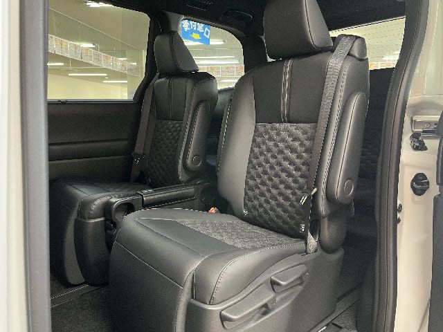 TOYOTA VOXY HYBRID 2026 Image 31