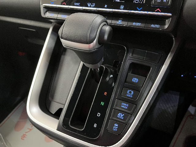 TOYOTA VOXY HYBRID 2026 Image 31