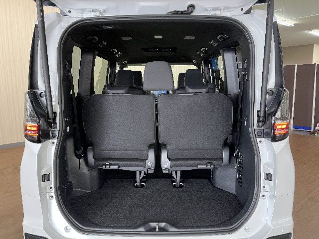 TOYOTA VOXY HYBRID 2026 Image 31