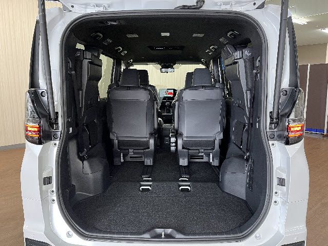 TOYOTA VOXY HYBRID 2026 Image 31