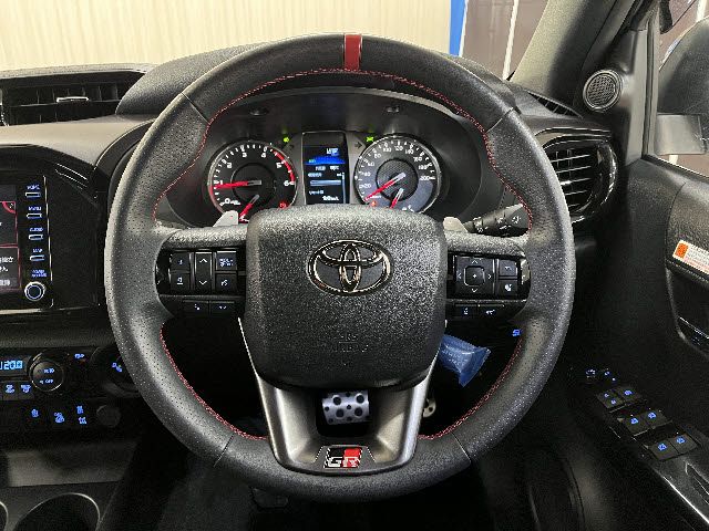 TOYOTA HILUX 4WD 2023 Image 31