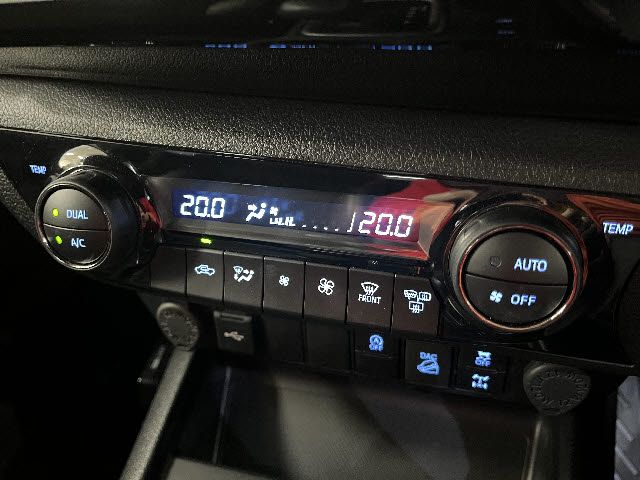 TOYOTA HILUX 4WD 2023 Image 31