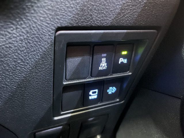 TOYOTA HILUX 4WD 2023 Image 31