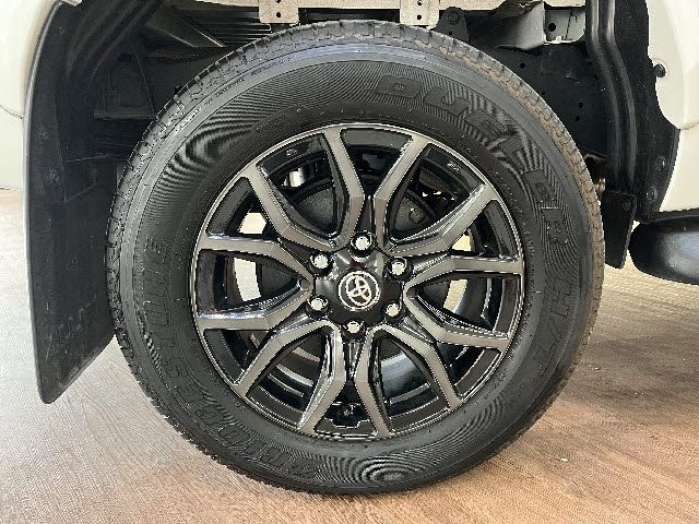 TOYOTA HILUX 4WD 2023 Image 31