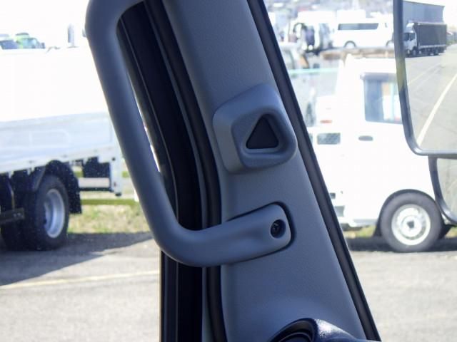 MITSUBISHI CANTER 2023 Image 31