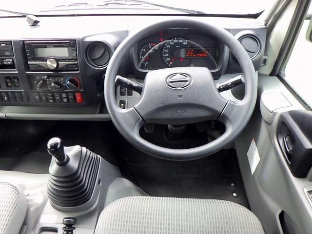 HINO DUTRO 2017 Image 31
