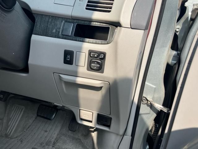 TOYOTA ESTIMA  4WD 2007 Image 31