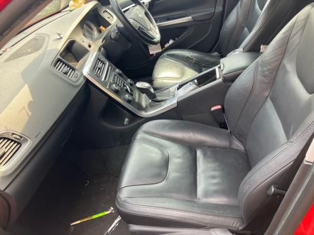 VOLVO V60 2012 Image 31