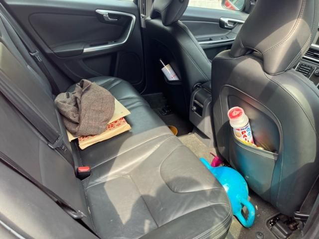 VOLVO V60 2012 Image 31