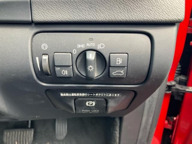 VOLVO V60 2012 Image 31