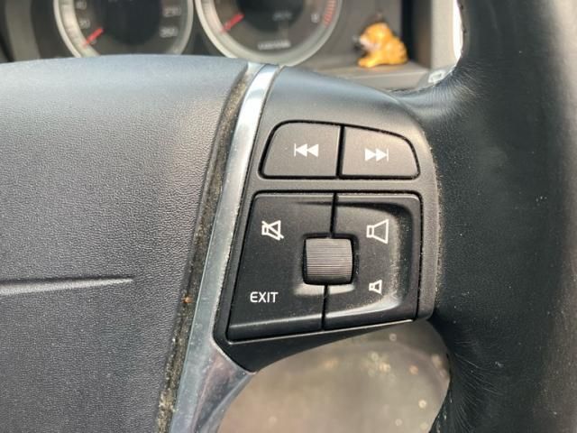 VOLVO V60 2012 Image 31