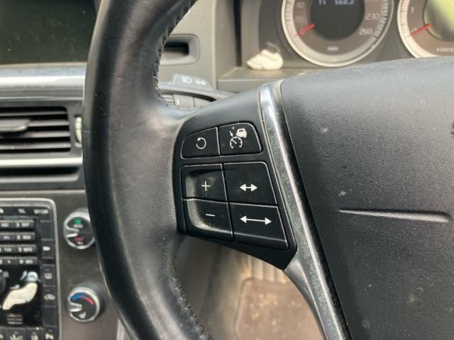 VOLVO V60 2012 Image 31