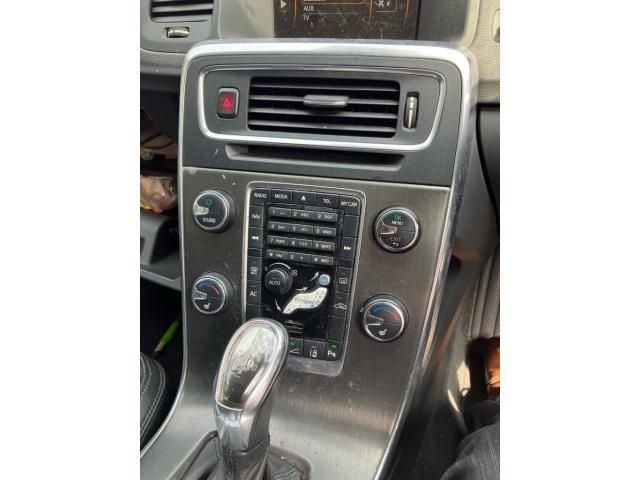 VOLVO V60 2012 Image 31