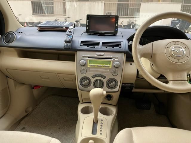 MAZDA DEMIO 2004 Image 31