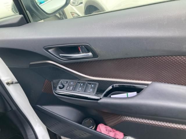 TOYOTA C-HR 2017 Image 31