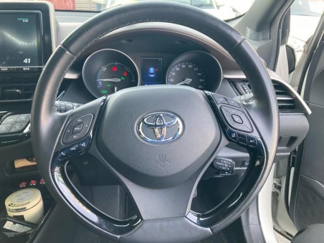 TOYOTA C-HR 2017 Image 31