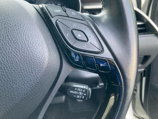 TOYOTA C-HR 2017 Image 31