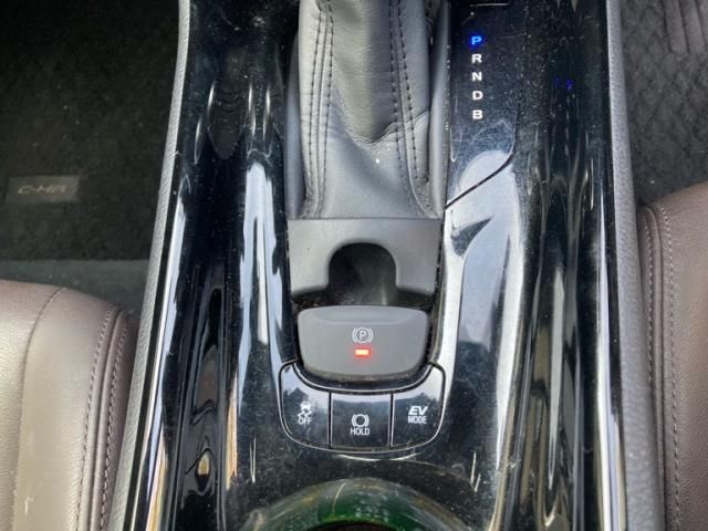 TOYOTA C-HR 2017 Image 31