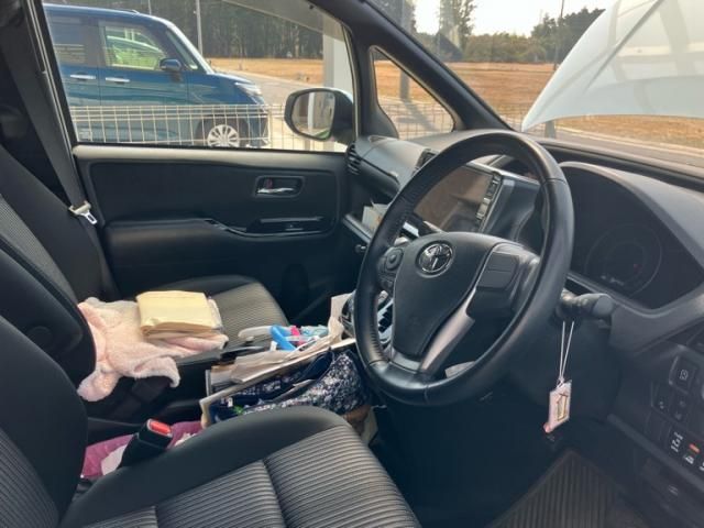 TOYOTA VOXY 2019 Image 31