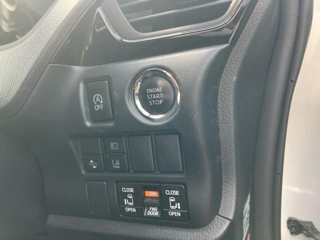 TOYOTA VOXY 2019 Image 31