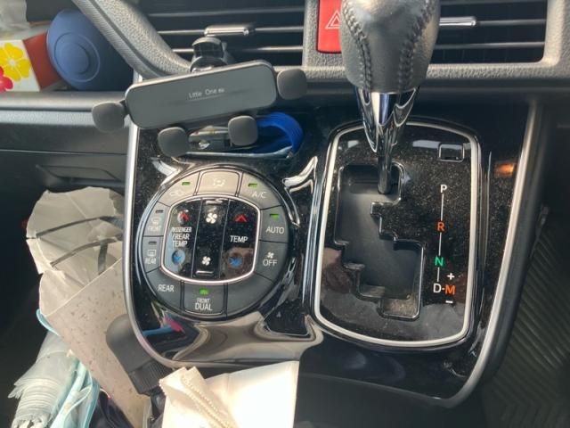 TOYOTA VOXY 2019 Image 31