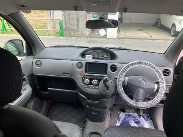 TOYOTA SIENTA 2012 Image 31