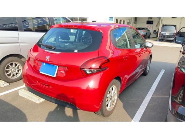 PEUGEOT 208 2015 Image 31