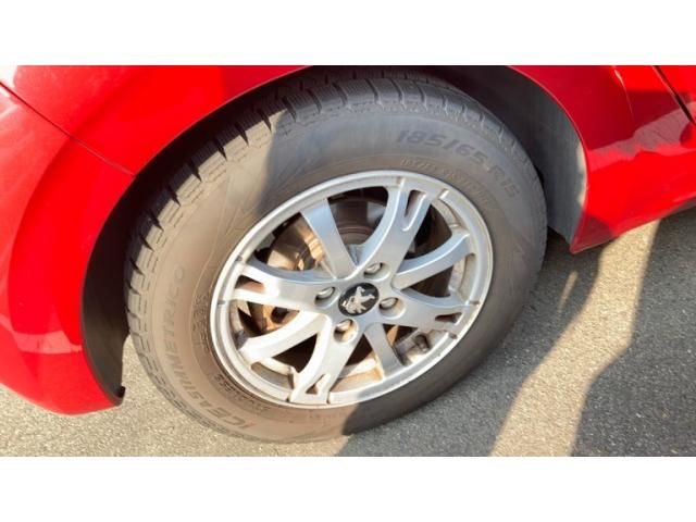 PEUGEOT 208 2015 Image 31