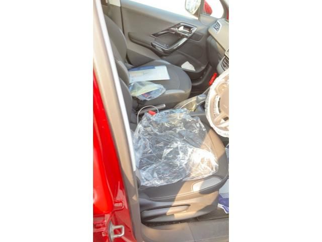 PEUGEOT 208 2015 Image 31
