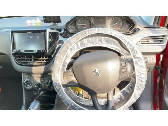 PEUGEOT 208 2015 Image 31