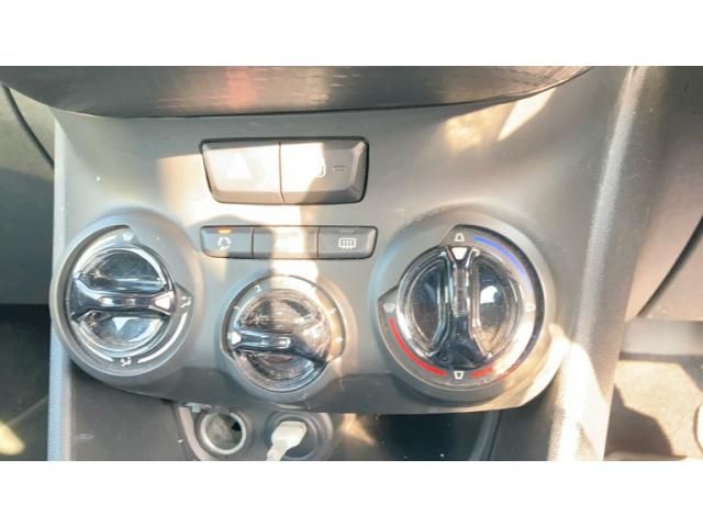 PEUGEOT 208 2015 Image 31