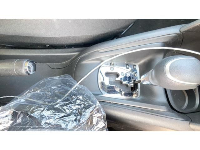 PEUGEOT 208 2015 Image 31