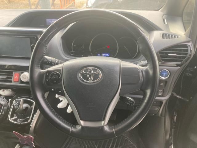 TOYOTA ESQUIRE HYBRID 2014 Image 31