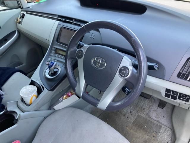 TOYOTA PRIUS 2011 Image 31
