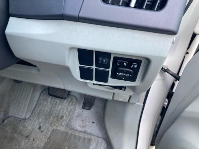 TOYOTA PRIUS 2011 Image 31