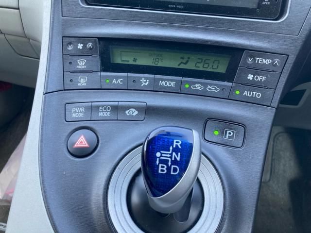 TOYOTA PRIUS 2011 Image 31