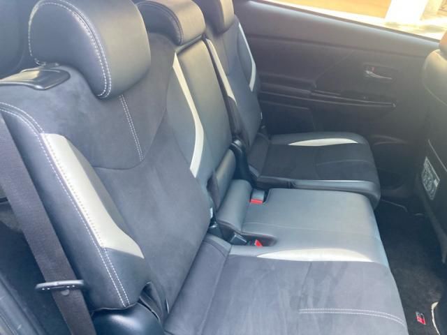 TOYOTA PRIUS ALPHA 2017 Image 31