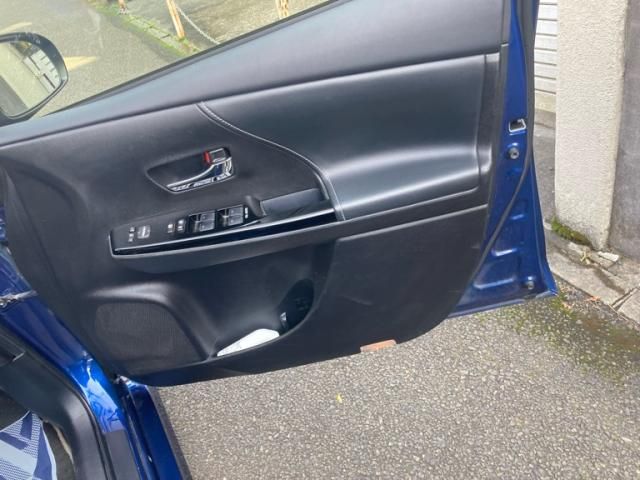 TOYOTA PRIUS ALPHA 2017 Image 31