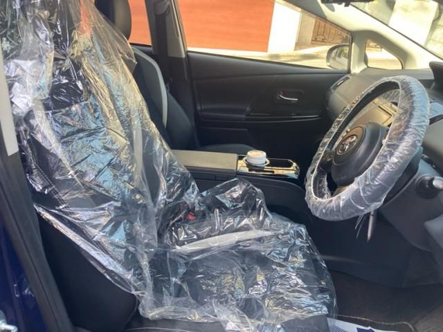 TOYOTA PRIUS ALPHA 2017 Image 31