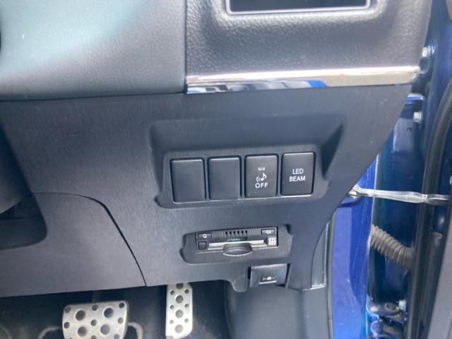 TOYOTA PRIUS ALPHA 2017 Image 31