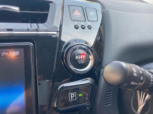 TOYOTA PRIUS ALPHA 2017 Image 31